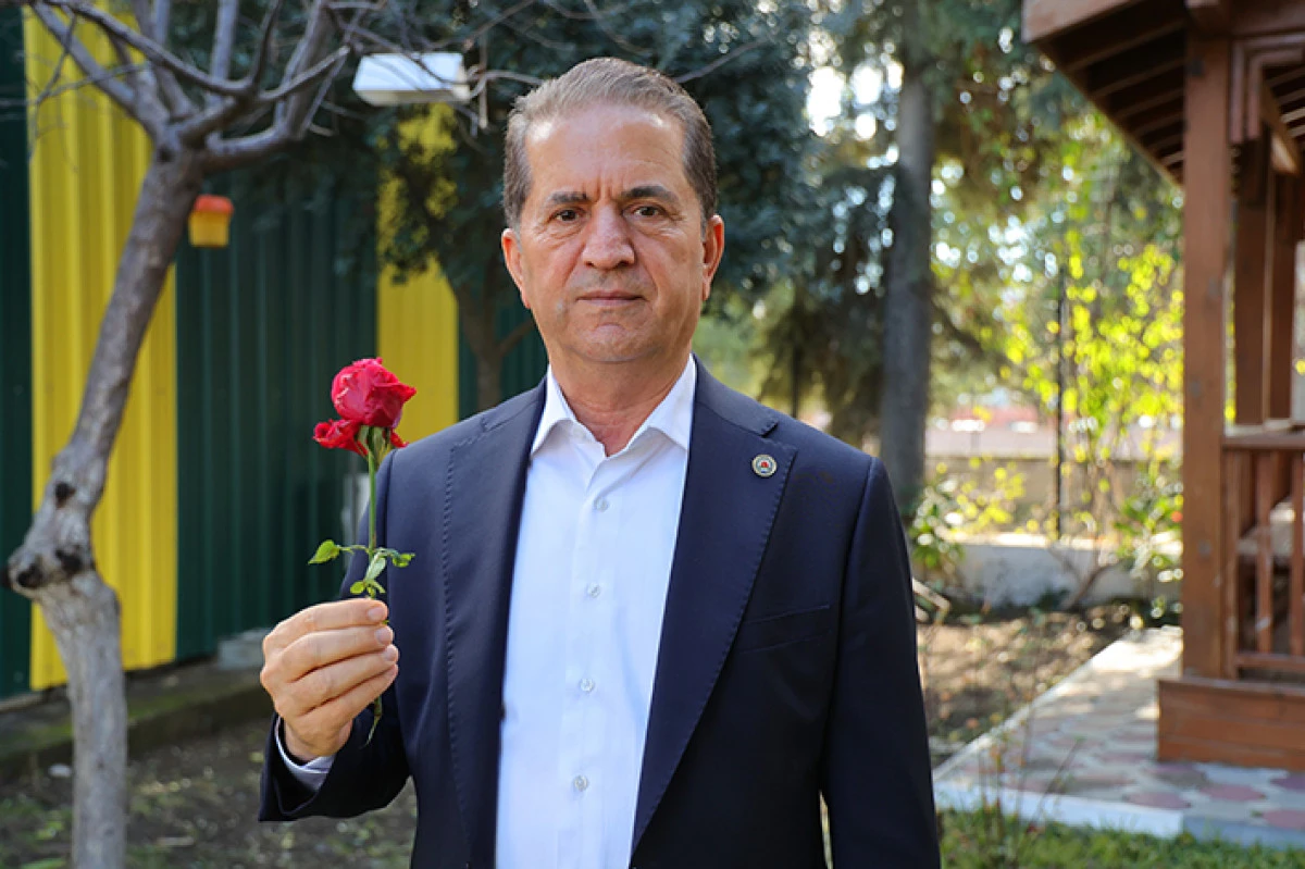 Sevgililerin g&uuml;lleri  dalında kurudu