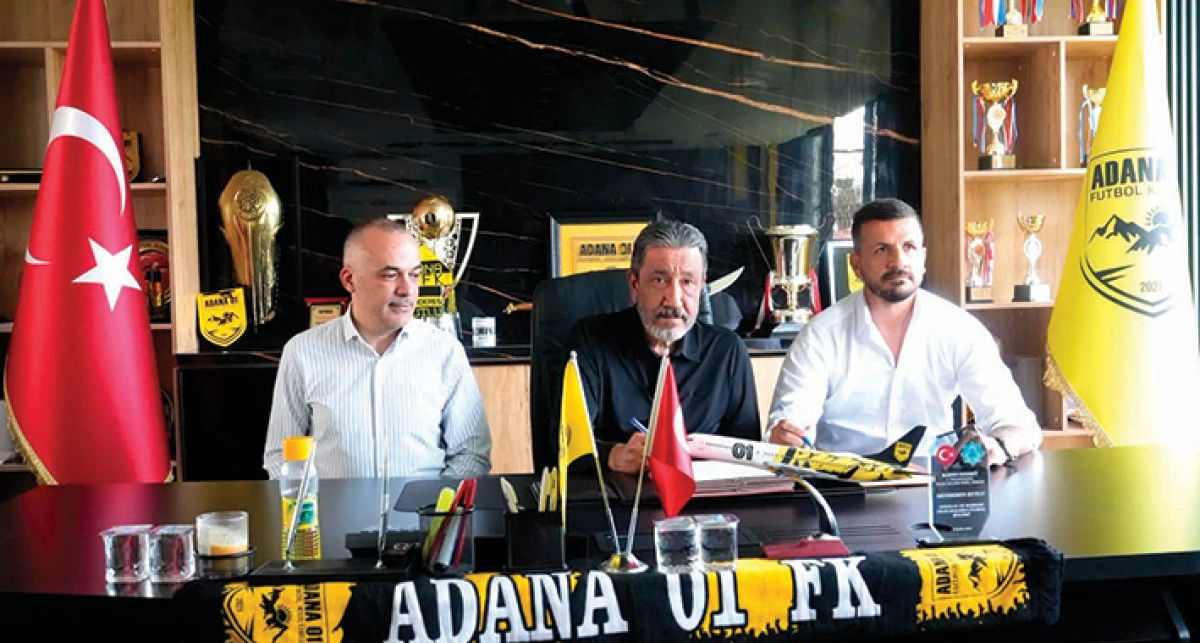 Ternik Direkt&ouml;r Cafer Elek, Adana 01 FK&rsquo;yla   s&ouml;zleşme imzaladı