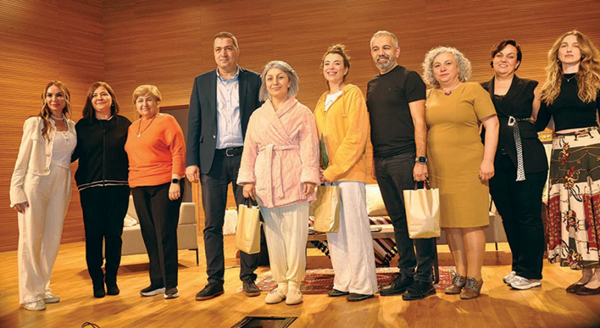      Tiyatro ile hastaya yaklaşımda uygulanan doğru ve yanlışlar