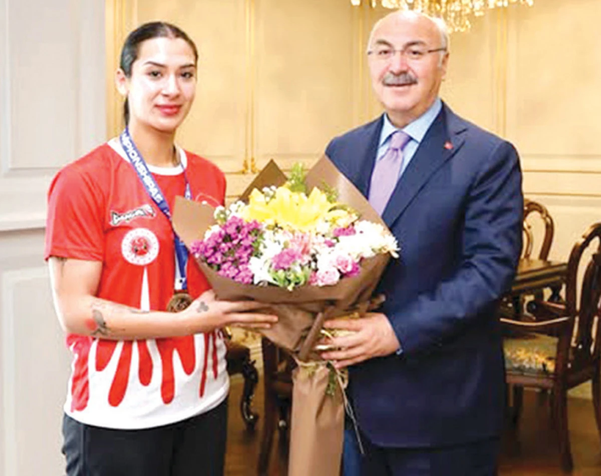 Vali Köşger, şampiyonu kabul etti