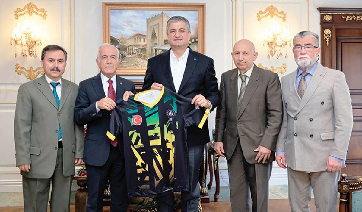 Vali Yavuz&rsquo;dan 13. Uluslararası Veteranlar Masa Tenisi Turnuvası&rsquo;na destek