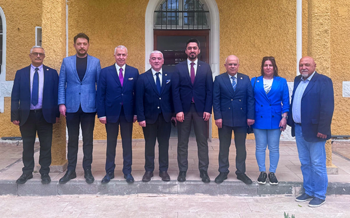 Yalınız:: Sahte basın kartı taşıyanlara ge&ccedil;it yok