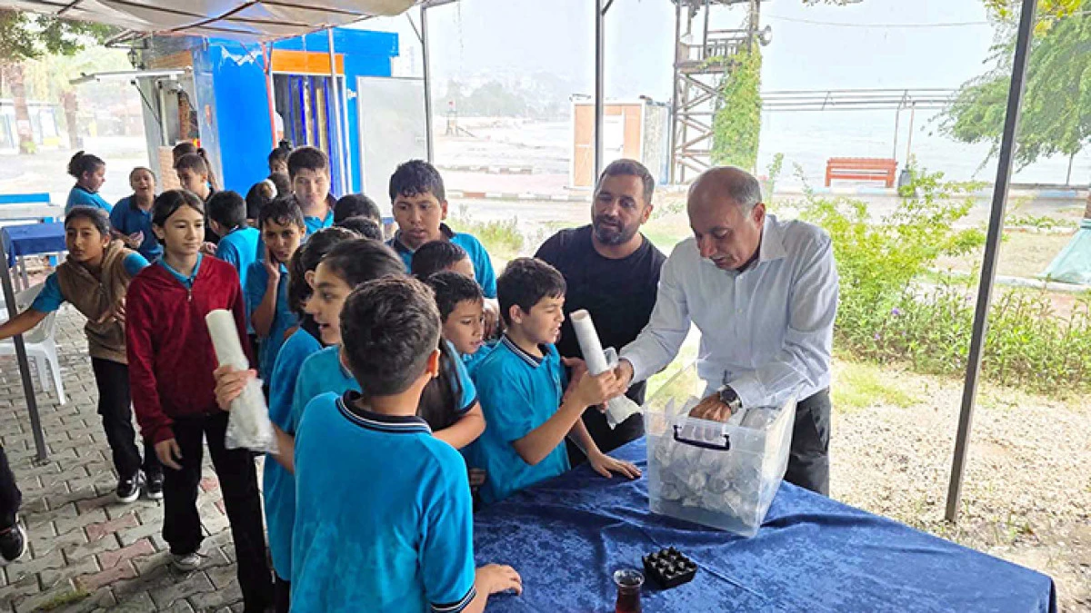  Yumurtalık Belediye Başkanı Erdin&ccedil; Altıok: &Ouml;ğrencilerimizin her zaman yanlarındayız