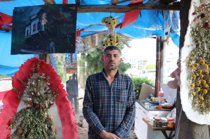 Enkazlardan toparlanan eşyalarla ‘Enkaz kafe’ açıldı