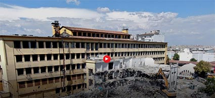Gaziantep'in depremde ağır hasar alan ilk devlet hastanesi yıkılıyor 