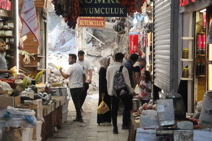 Depremin yıktığı Hatay Uzun Çarşı'da, 200 iş yeri açıldı